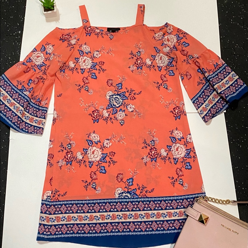 Girls shoulder cut out dress Size 16